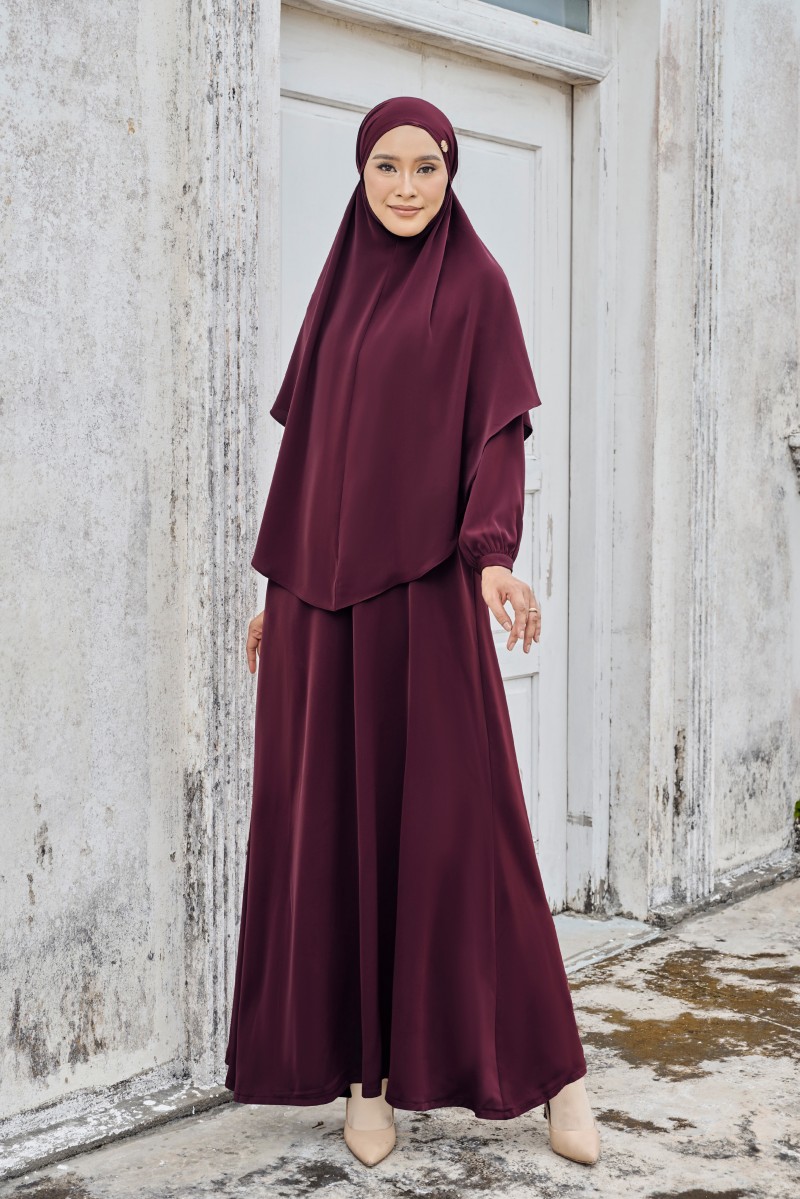 KHAWLA Jubah in Maroon